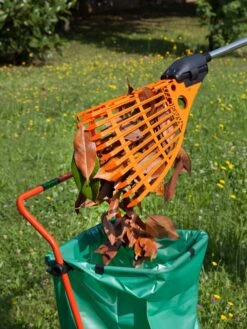 Magic Fly® Leaf Rake 8 Magic Fly® Leaf Rake -Gardenify Store 3 4 crop 8611047 05V tif